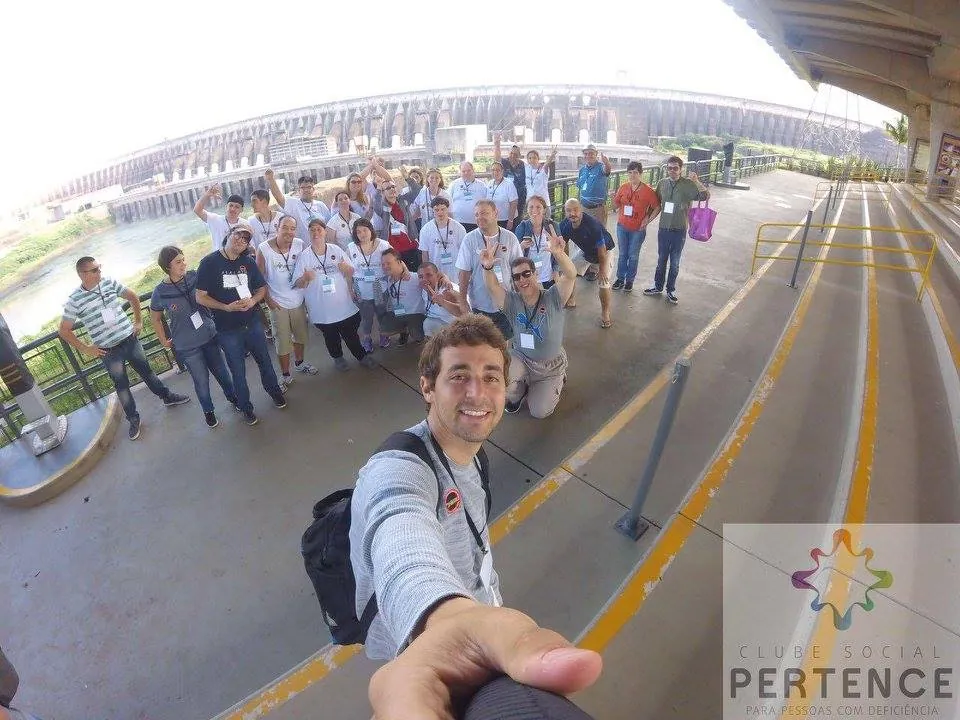 Selfie do grupo em visita à usina de Itaipu.
